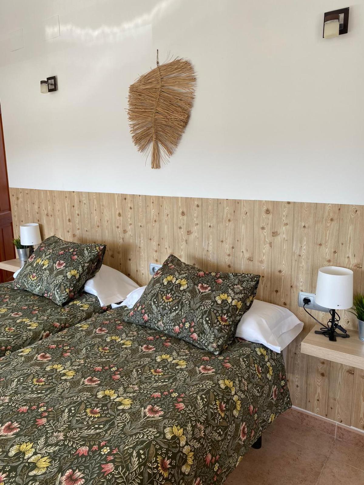 Hostal Espai Mediterrani Пуэбла-де-Вальбона Экстерьер фото